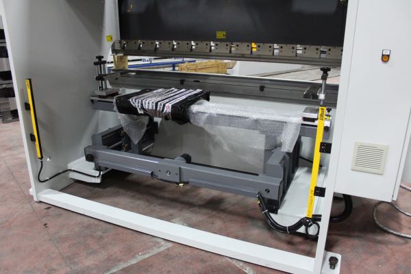 HİLALSAN 2,6 METRE 80 TON CNC ABKANT PRES