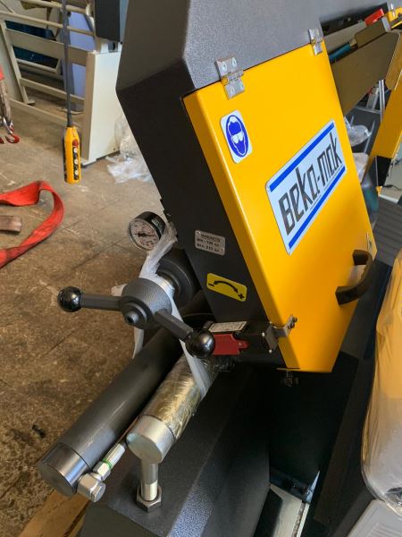 BEKAMAK BMSY 320 YARI OTOMATİK ŞERİT TESTERE