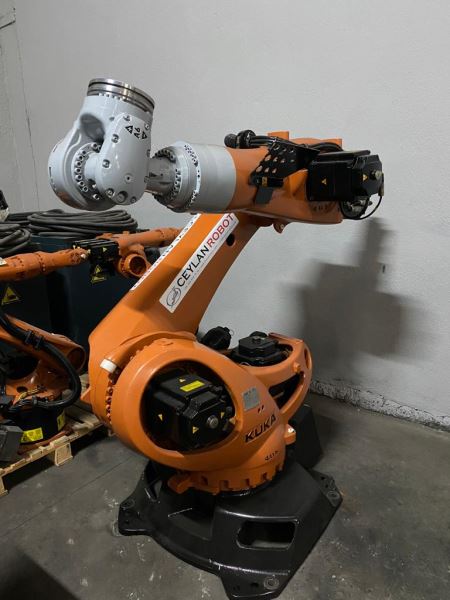KUKA KRC4 300  R2500 F ULTRA 2013 MODEL ENDÜSTRİYEL ROBOT
