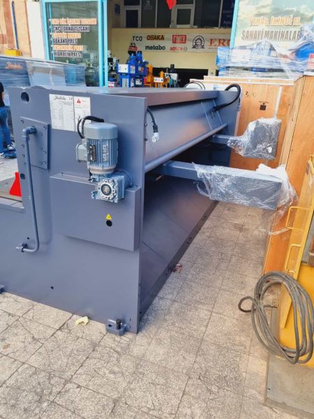 STOKTAN TESLİM BAYKAL  HGL 3106 HİDROLİK GİYOTİN MAKAS