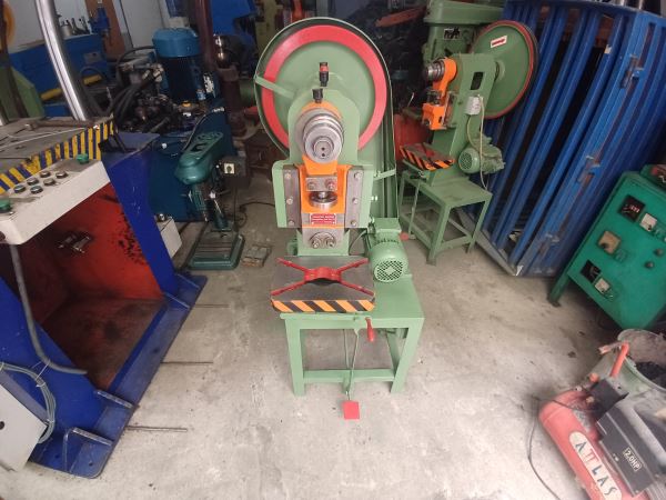 5 TON GÜNAYDIN MARKA EKSANTRİK PRES
