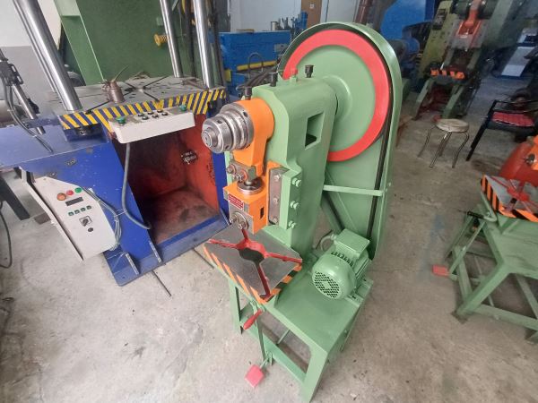 5 TON GÜNAYDIN MARKA EKSANTRİK PRES