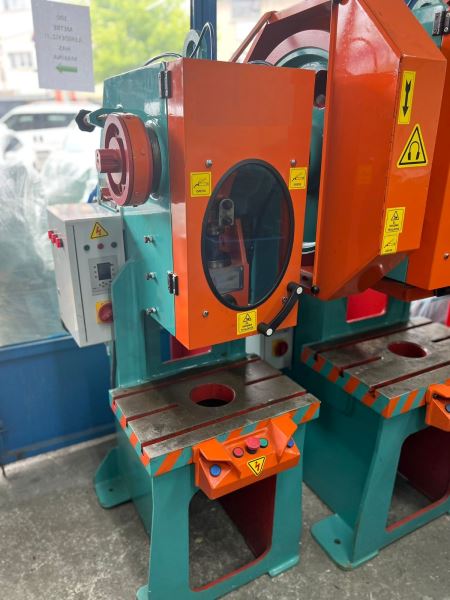 25 TON ÇELİK GÖVDE PNOMATİK EKSANTRİK PRES