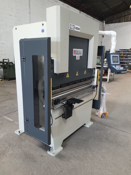 1250 x 30 Ton NC  Abkant Pres