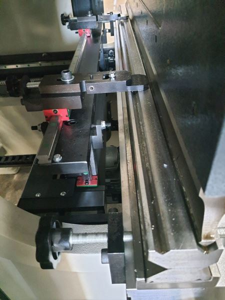1250 x 30 Ton NC  Abkant Pres