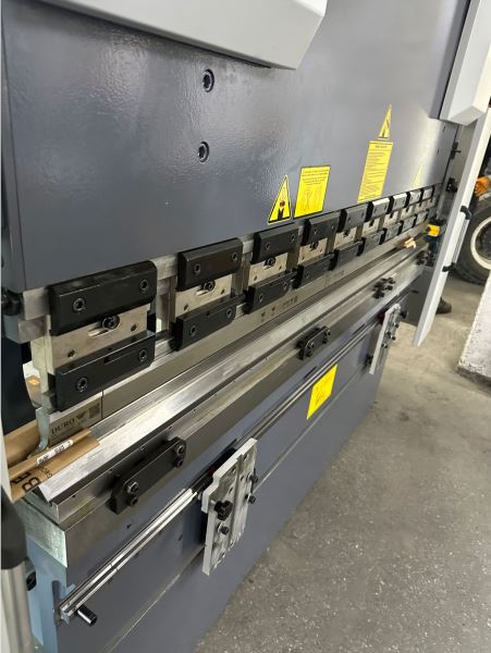 UMS MARKA 2050 x 60 TON 4 EKSEN CNC ABKANT