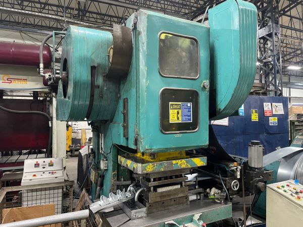 2 ADET HAVA KAVRAMALI 250 TON C TİPİ EKSANTRİK PRESLER