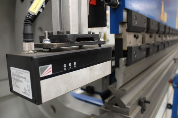 STOKTAN TESLİM 3 METRE 175 TON 8 EKSEN CNC ABKANT PRES