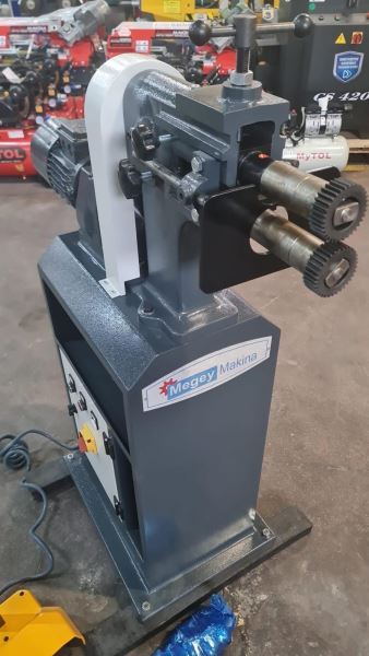 REDÜKTÖR MOTORLU 1,2 MM KORDON MAKİNESİ