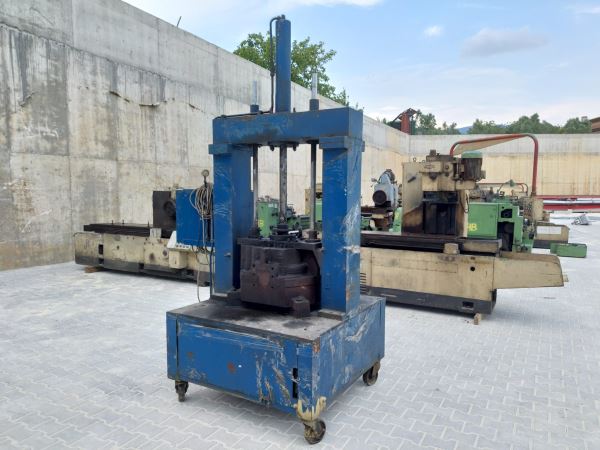 SIKIŞTIRMA PRESİ VE BUNKER ( YÜKLEME KAZANI)