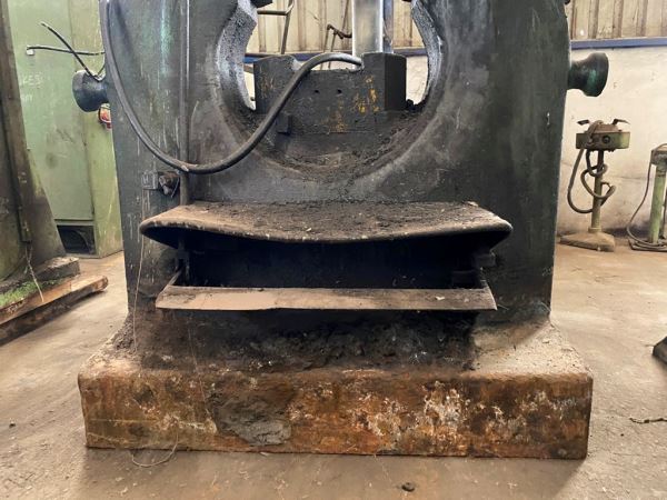 HAVALI DÖVME ÇEKİÇ 1600 TONLUK BANNİNG