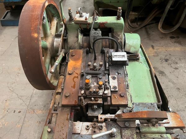 HILGELAND TEK VURUŞLU ATEBUR YATAY ÇİVİ PRESİ