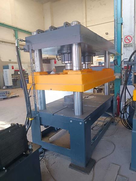 400 Ton 750 x 1750 Tabla Kolonlu Hidrolik Pres