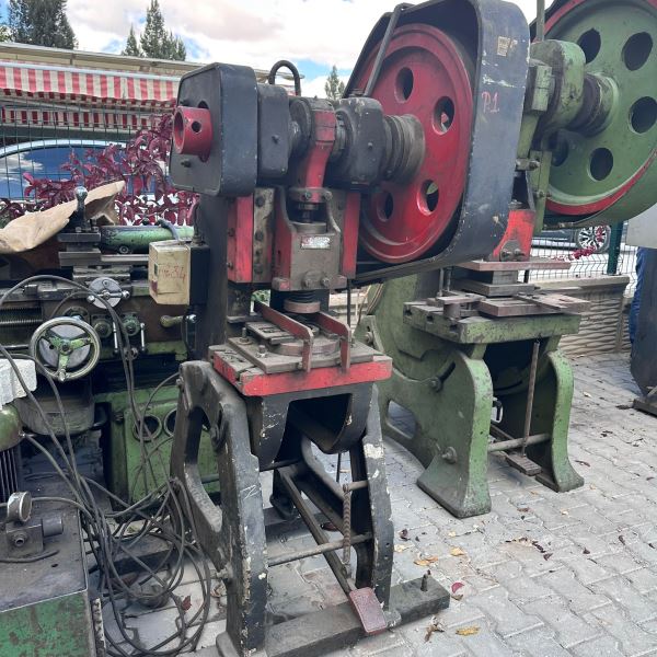 DİRİNLER MARKA 15 TON DÖKÜM GÖVDE EKSANTRİK PRES