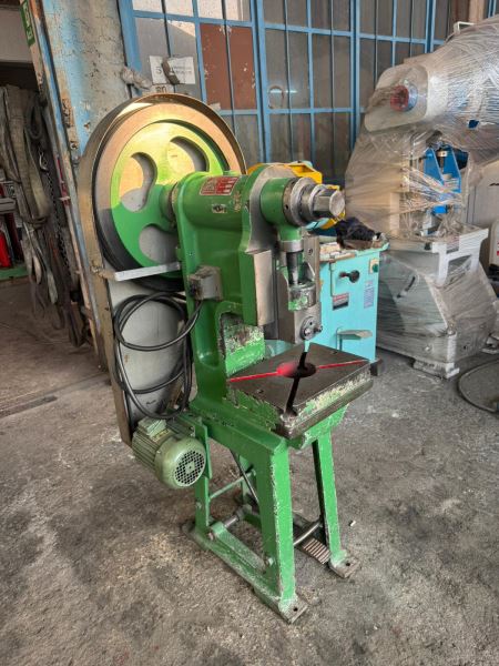 10 TON DÖKÜM GÖVDE EKSANTRİK PRES