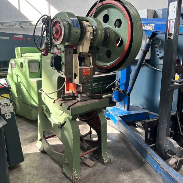 ÖNERSAN MARKA 25 TON DÖKÜM GÖVDE EKSANTRİK PRES