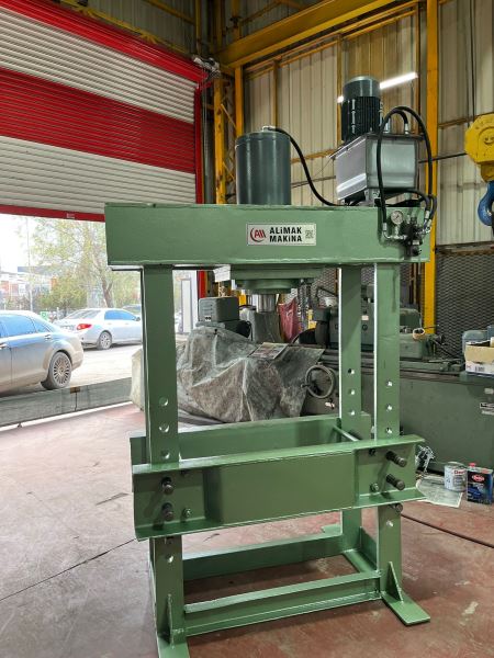 70 TON HİDROLİK ATÖLYE PRESİ
