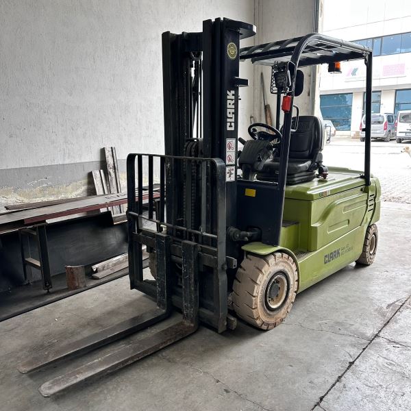 CLARK MARKA 3 TON AKÜLÜ FORKLİFT