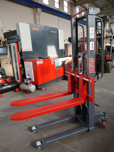 1,5 TON 1,60 YÜKSEKLİK İSTİF MAKİNESİ