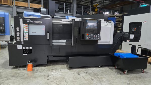 HYUNDAI WIA SE2600LM 2025 MODEL C EKSENLİ YATAK 10 INC CNC TORNA