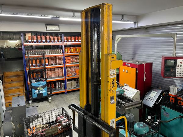 1 TONLUK ELEKTRİKLİ TRANSPALET