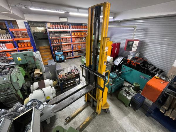 1 TONLUK ELEKTRİKLİ TRANSPALET