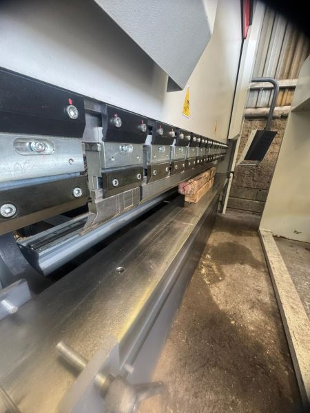 DENER XL3000 x 220 TON CNC 3 EKSEN 2023 MODEL APKANT
