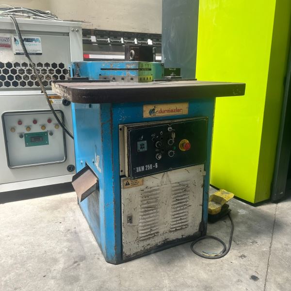 DURMAZLAR MARKA 250X6 MM KÖŞE KESME MAKASI