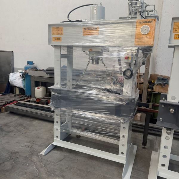 KUMAK MARKA 100 TON GEZER PİSTONLU HİDROLİK ATÖLYE PRESİ