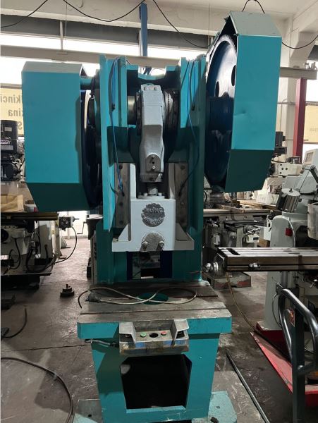 120 Ton Tunç hava Kavramalı Pres