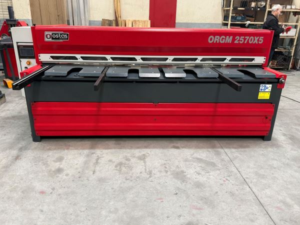 OSTAŞ MARKA 2570 x 5 MM NC REDÜKTÖRLÜ GİYOTİN MAKAS