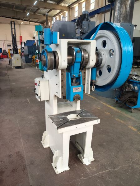 30 TON ÇELİK GÖVDE EKSANTRİK PRES