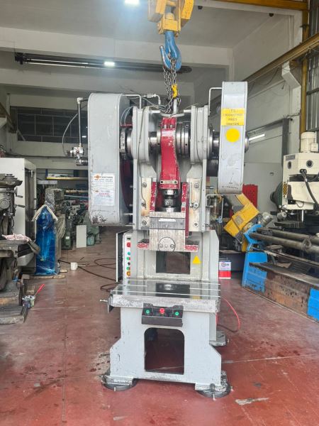 AKSÜT 100 TON HAVA KAVRAMALI EKSTANRİK PRES