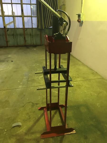 15 TON MANUEL HİDROLİK PRES