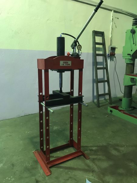 15 TON MANUEL HİDROLİK PRES