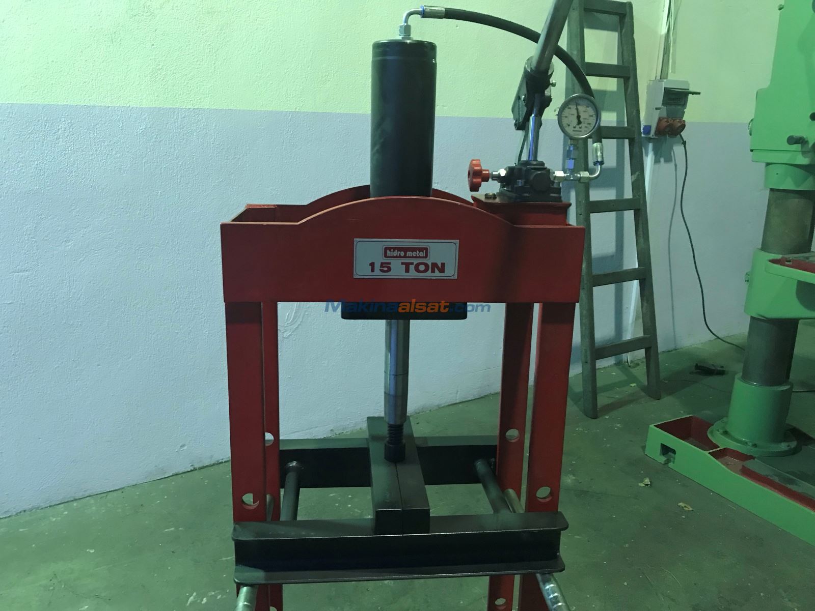 15 TON MANUEL HİDROLİK PRES