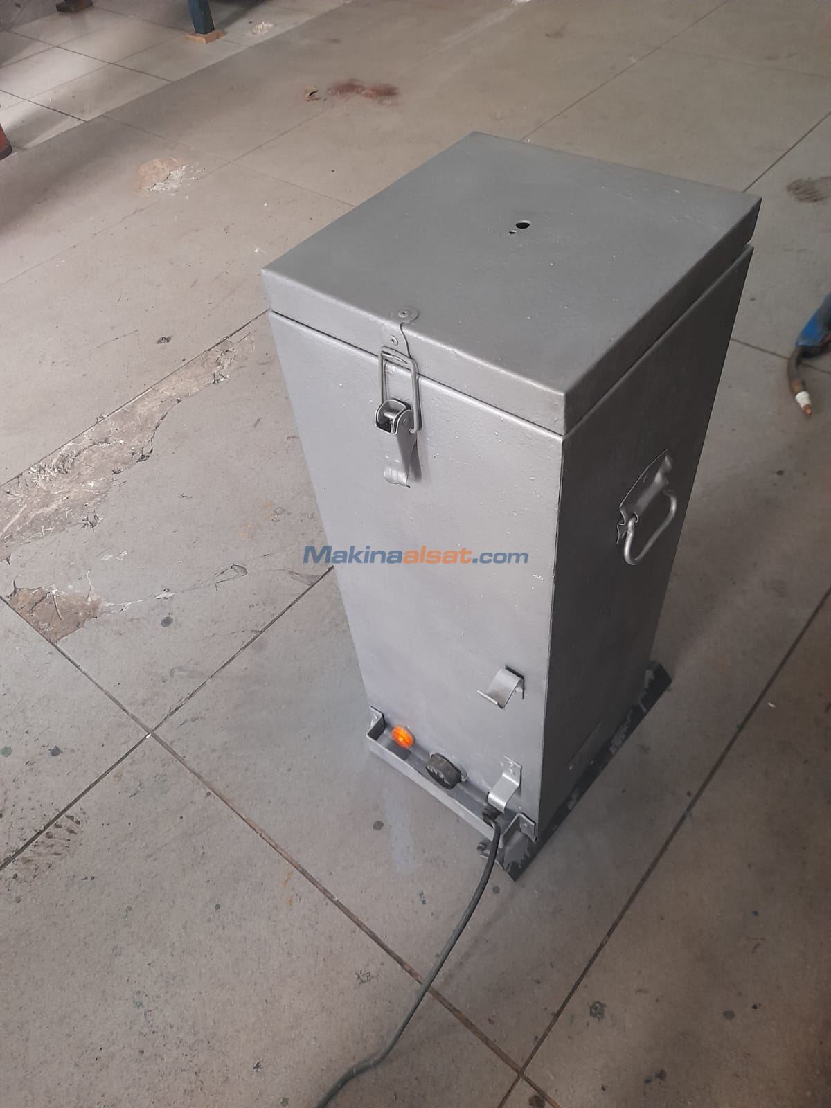 ELEKTROT FIRINI VE BİR PAKETLİK YEDEK TERMOS