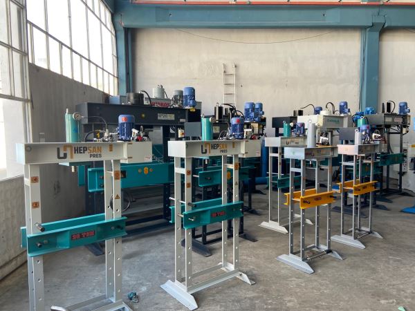 120 TON KOLLU MOTORLU GEZER PİSTON HİDROLİK ATÖLYE PRESİ