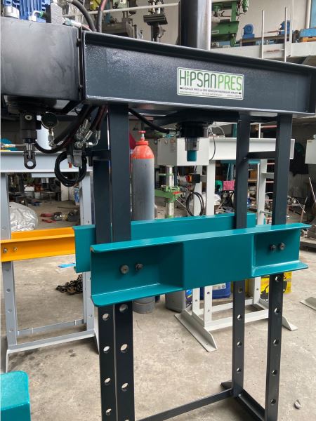 HİPSAN PRES 30 TON HEM MOTORLU HEM KOLLU HİDROLİK PRES
