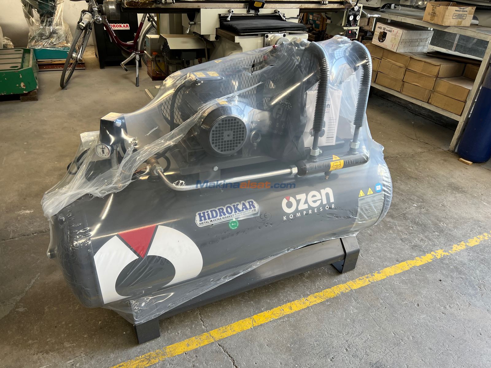 ÖZEN TK-200/2x70 3 HP PİSTONLU KOMPRESÖR