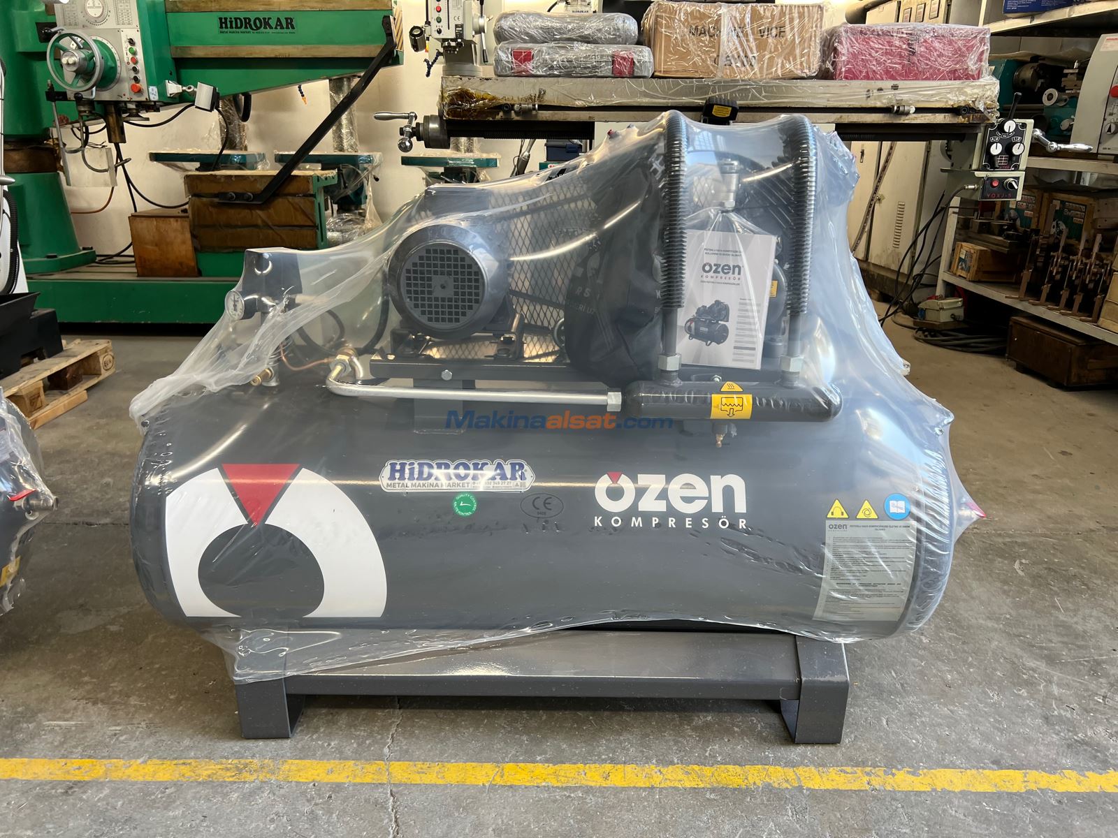 ÖZEN TK-200/2x70 3 HP PİSTONLU KOMPRESÖR