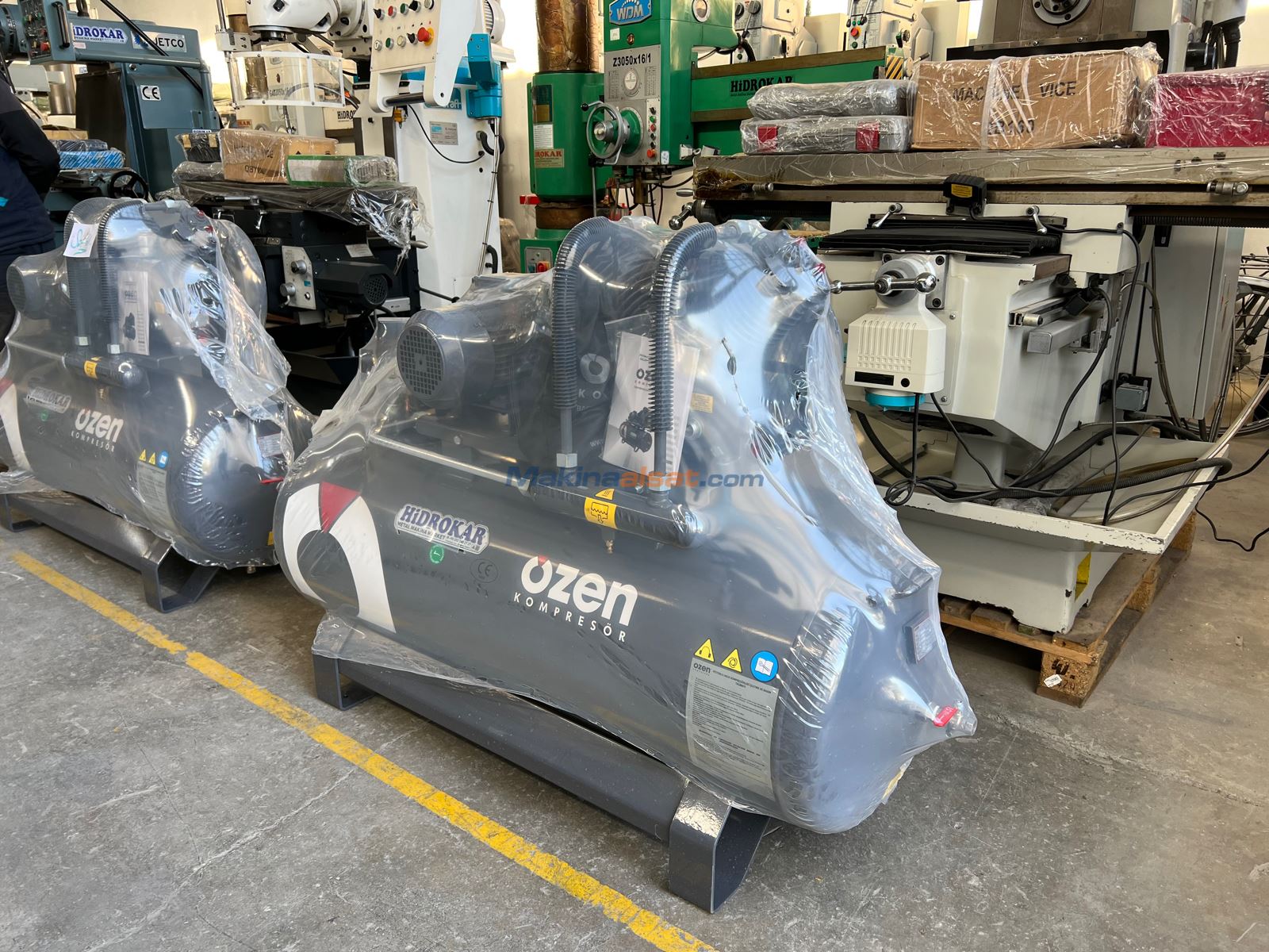 ÖZEN TK-200/2x70 3 HP PİSTONLU KOMPRESÖR