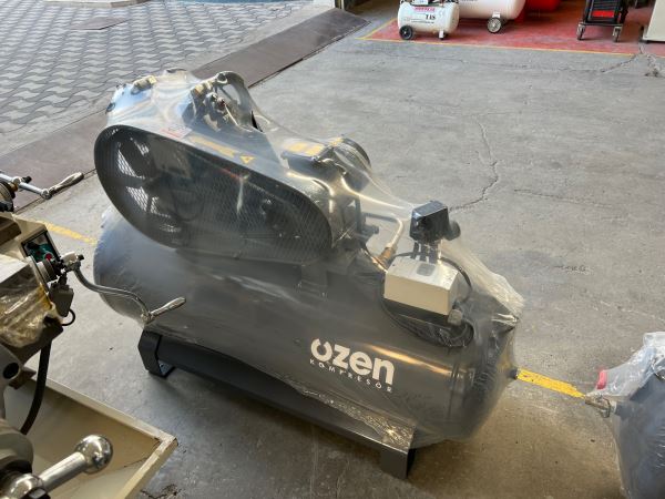 ÖZEN TK-200/2x70 3 HP PİSTONLU KOMPRESÖR