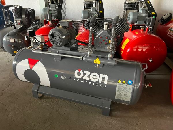 ÖZEN TK-300/2x90 4 HP 300 LİTRE PİSTONLU KOMPRESÖR