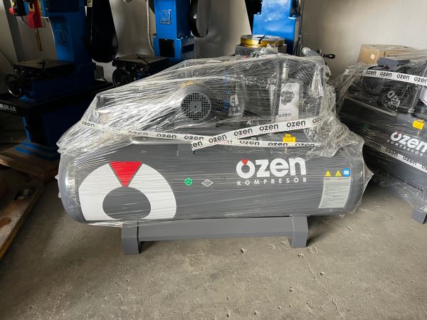 ÖZEN TK-300/2x90 4 HP 300 LİTRE PİSTONLU KOMPRESÖR