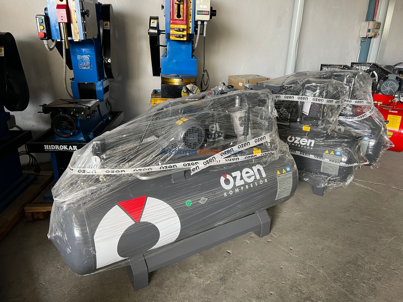 ÖZEN TK-300/2x90 4 HP 300 LİTRE PİSTONLU KOMPRESÖR