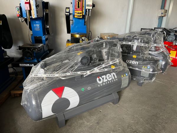 ÖZEN TK-300/2x90 4 HP 300 LİTRE PİSTONLU KOMPRESÖR