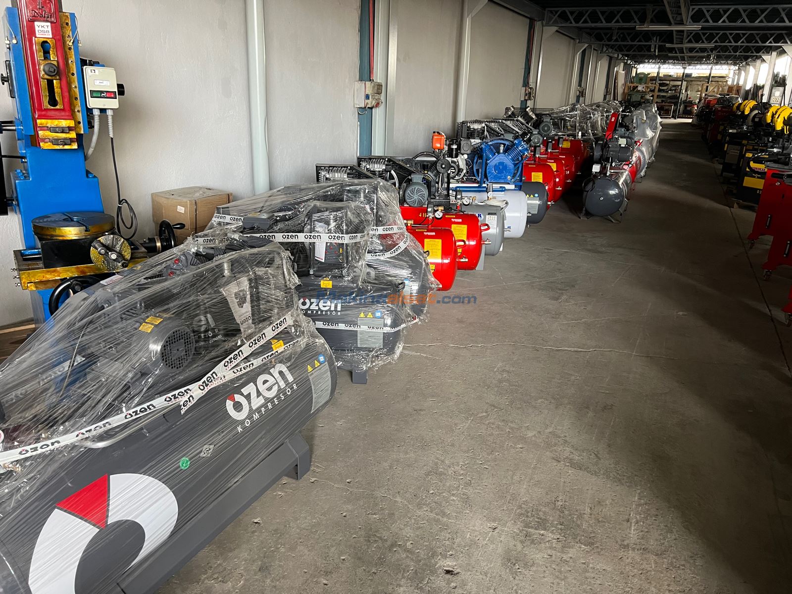 ÖZEN TK-300/2x90 4 HP 300 LİTRE PİSTONLU KOMPRESÖR