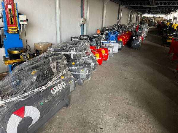 ÖZEN TK-300/2x90 4 HP 300 LİTRE PİSTONLU KOMPRESÖR