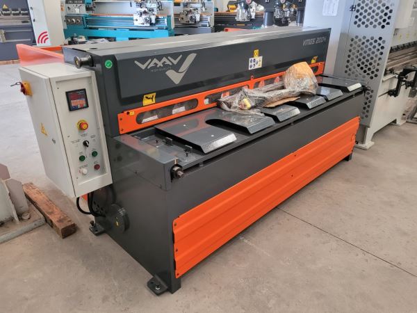 VAAV 2 METRE 4 MM NC REDÜKTÖRLÜ GİYOTİN MAKAS
